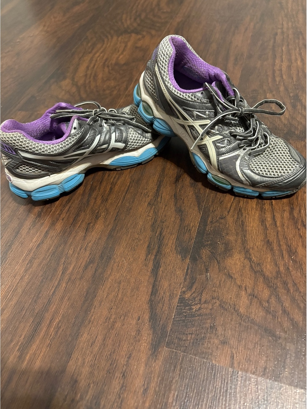 Women’s asics size 8